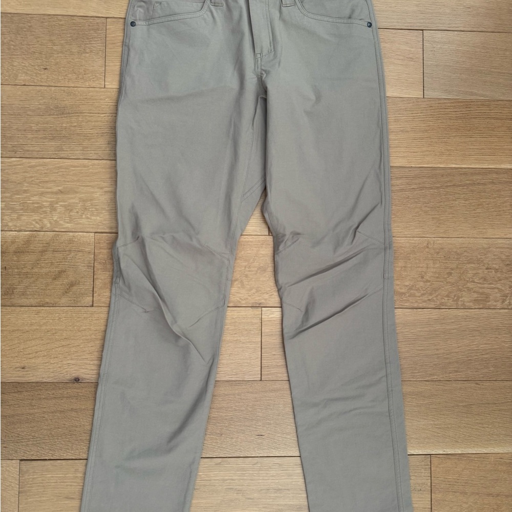 Arc'teryx Men's Chinos in Light Taupe